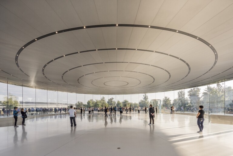 Foster + Partners, Eckersley O'Callaghan, Steve Jobs Theater, Cupertino, 2017. Foto di Nigel Young Courtesy Nigel Young / Foster + Partners