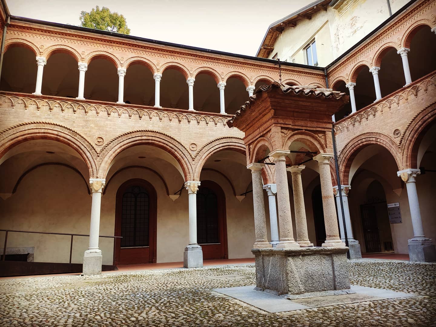 Il chiostro dell'Ospedale Vecchio di Lodi