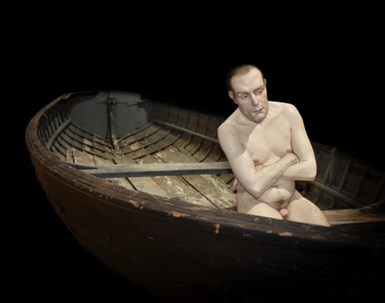 Ron Mueck, Man in a Boat, 2002. Photo © Domenico Carelli