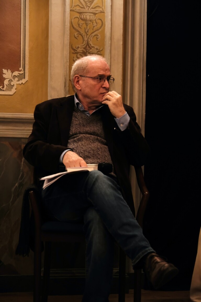 Giorgio Verzotti durante l'incontro a Cittadellarte