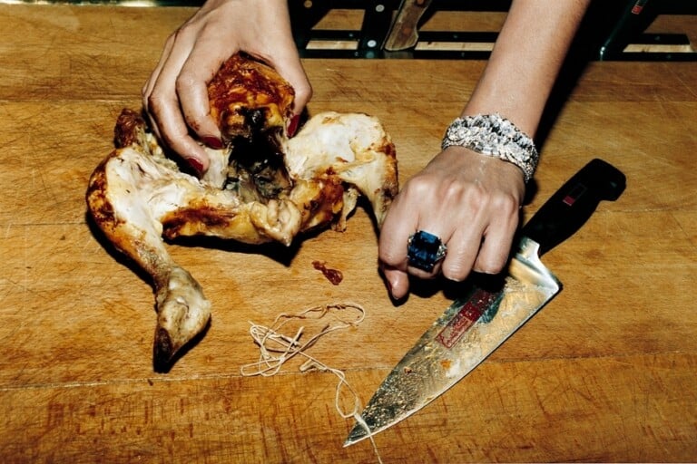 Helmut Newton, Chicken and Bulgari Jewels, French Vogue, Paris, 1994 © Helmut Newton Foundation