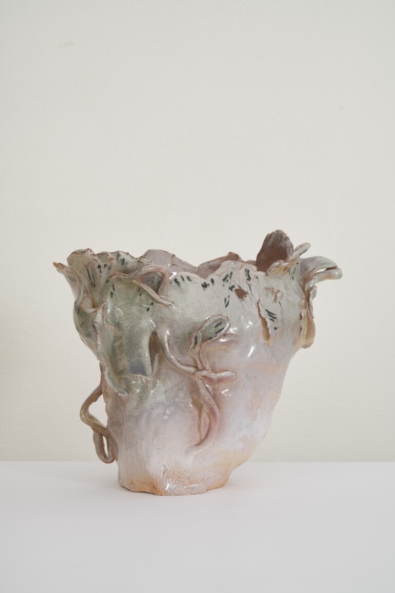 Nazzarena Poli Maramotti, Brocca Silvana, 2022. Ceramica smaltata H22 25 x 23 cm. Photo Fabrizio Cicconi