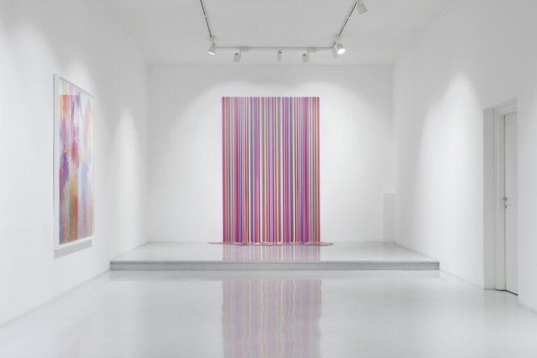 Ian Davenport. Mirrors. Exhibition view at Luca Tommasi Gallery, Milano 2023