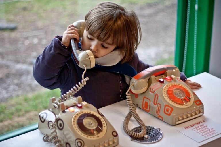 Il Pacificaphone, installazione della mostra interattiva Le Patamacchine, presso lo spazio infanzia dell’Auditorium del Parco della Musica a Roma in collaborazione con il CEMEA Mezzogiorno, 2011