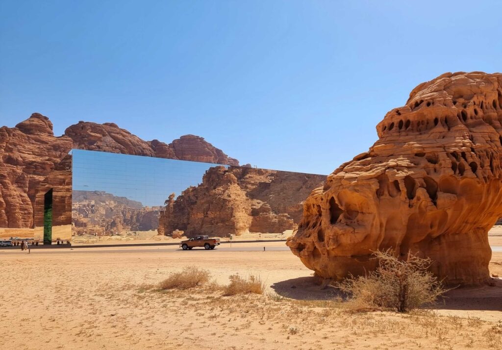 AlUla - l'edificio specchiante Maraya