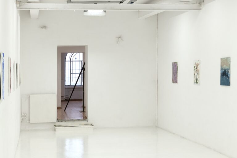 Installation view, Amici o pittori, Silos, Fondazione Pastificio Cerere, 2023. Crediti Carlo Romano