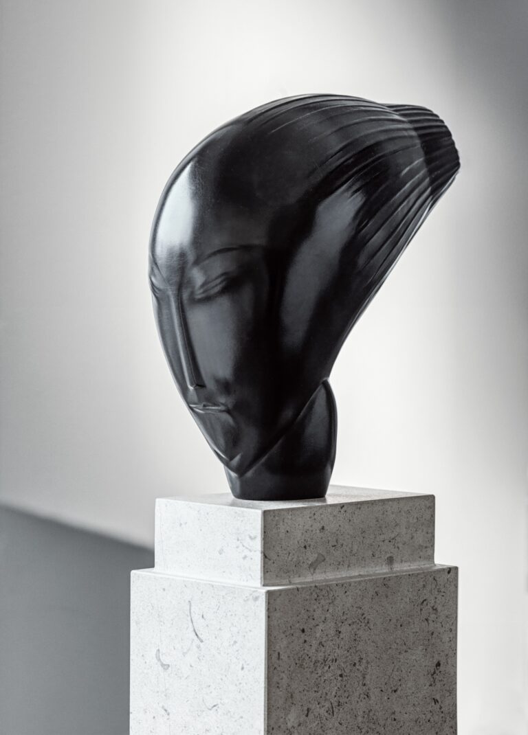 Oscar Jespers Perle fine / Fine pearls, 1925 bronzo, patina nera / bronze, black patina 22,5 x 11 x 22 cm courtesy: Gallery Ronny Van de Velde, Antwerp © photo: Lieven Herreman