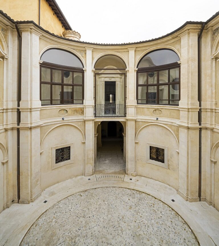 Palazzo Ardinghelli, sede di MAXXI L’Aquila, corte interna, foto Andrea Jemolo, courtesy Fondazione MAXXI