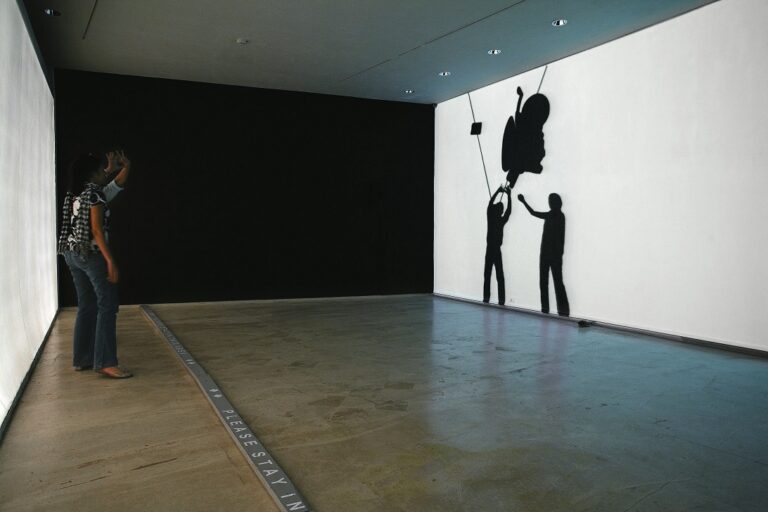 Shilpa Gupta, Untitled (Shadow 3), Credits Anil Rane, Courtesy Galleria Continua