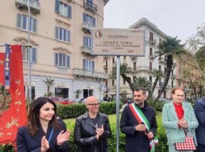 Sul lungomare di Bari un giardino per ricordare l’artista femminista Chiara Fumai