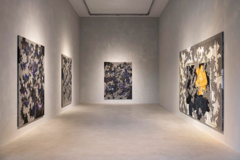 Latifa Echakhch, Ricordi di Campo, 2023, installation view, kaufmann repetto, Milano. Courtesy of the artist and kaufmann repetto Milan, New York. Photo Andrea Rossetti