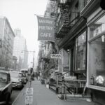Una strada del Greenwich Village nei primi anni Sessanta