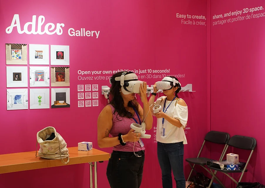 Visitatori nella VR Viewing Room da Focus