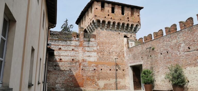 Castello di Galliate, veduta esterna. Photo Michele Moscardin