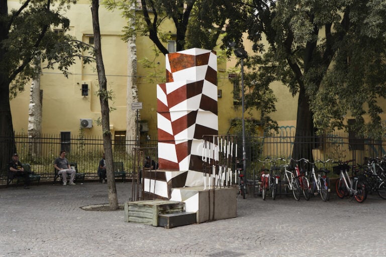 Flavio Favelli. Pulpito e altre figure, Piazza Roberto Raviola, Bologna. Ph. Martina Platone