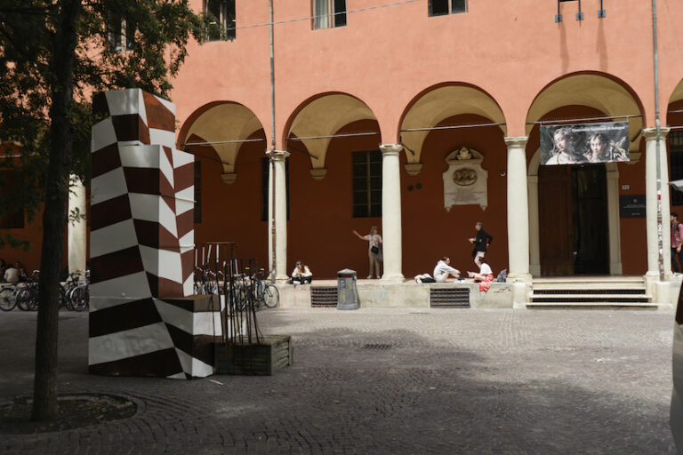 Flavio Favelli. Pulpito e altre figure, Piazza Roberto Raviola, Bologna. Ph. Martina Platone