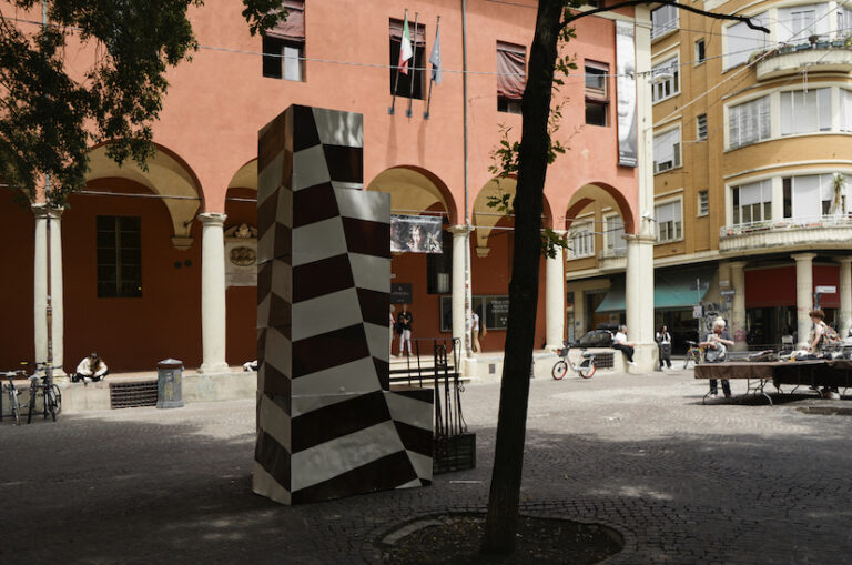 Flavio Favelli. Pulpito e altre figure, Piazza Roberto Raviola, Bologna. Ph. Martina Platone