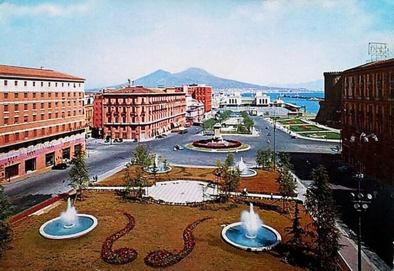 Piazza Municipio, Napoli, 1960, Photo via Wikipedia