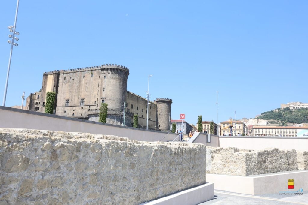 Sottopasso dal Molo Angioino della Stazione 22Piazza Municipio22 della Linea 1 a Napoli. Ph. Comune di Napoli 2 Apre a Napoli il sottopasso archeologico della Stazione Piazza Municipio