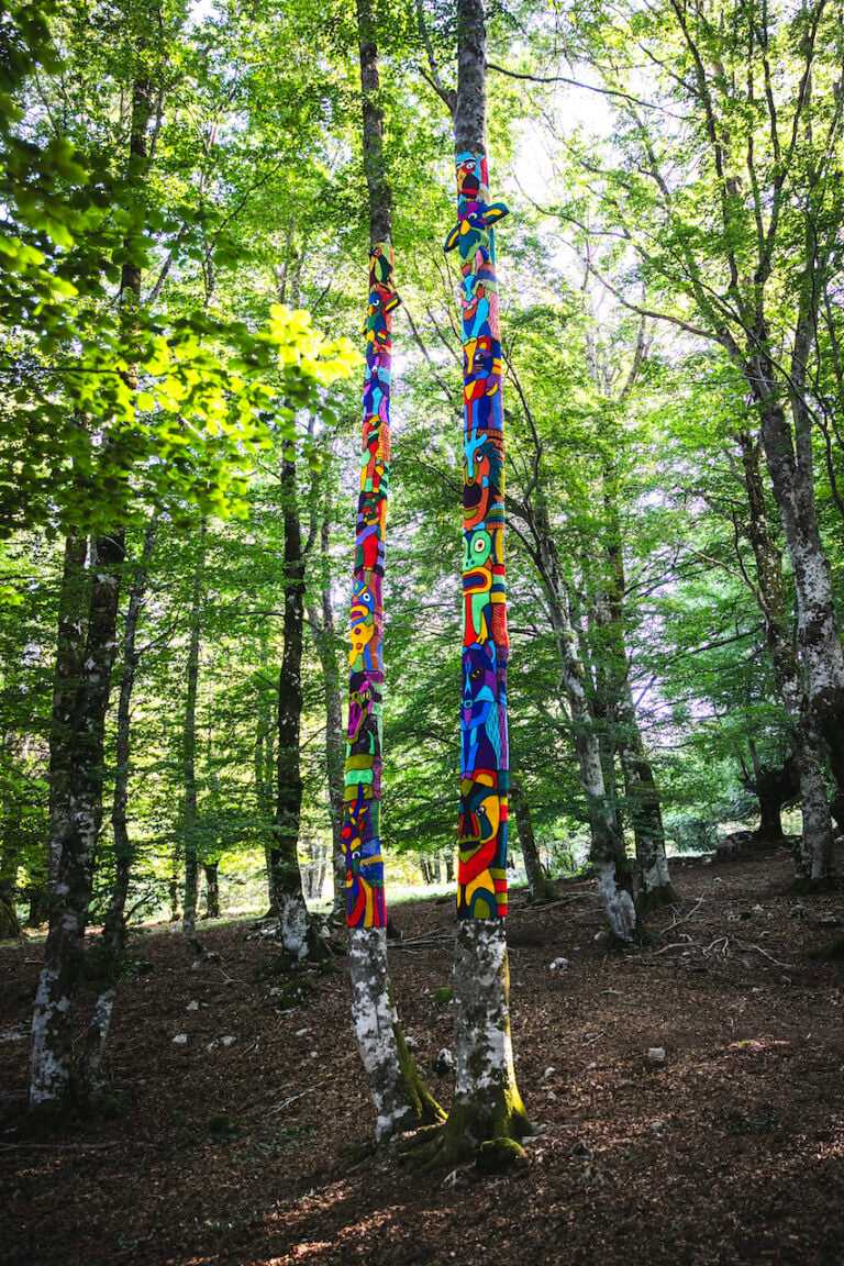 Accademia di Aracne, Totemi, ARTEPARCO, Parco Nazionale dell'Abruzzo 2023, Accademia di Aracne. Photo Luca Parisse