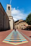 Carlos Cruz-Diez, Induction Chromatique Walkway, 2019. Photo: Ela Bialkowska OKNO Studio. Courtesy l'artista e Galleria Continua. © Carlos Cruz-Diez / Bridgeman Images 2023