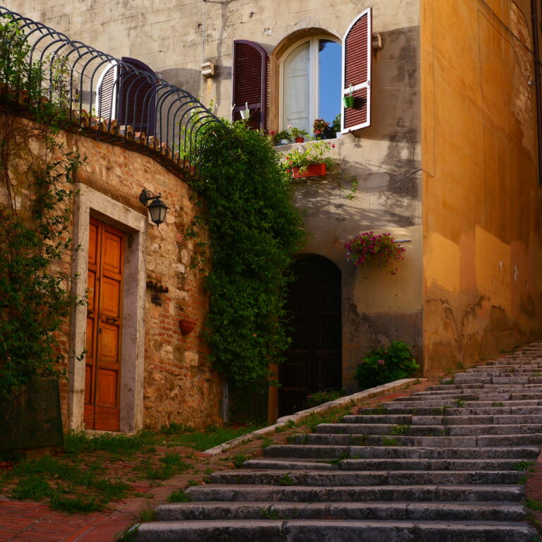 Dintorni dell'Oratorio di San Bernardino, Perugia, 2023. Photo © Emma Sedini