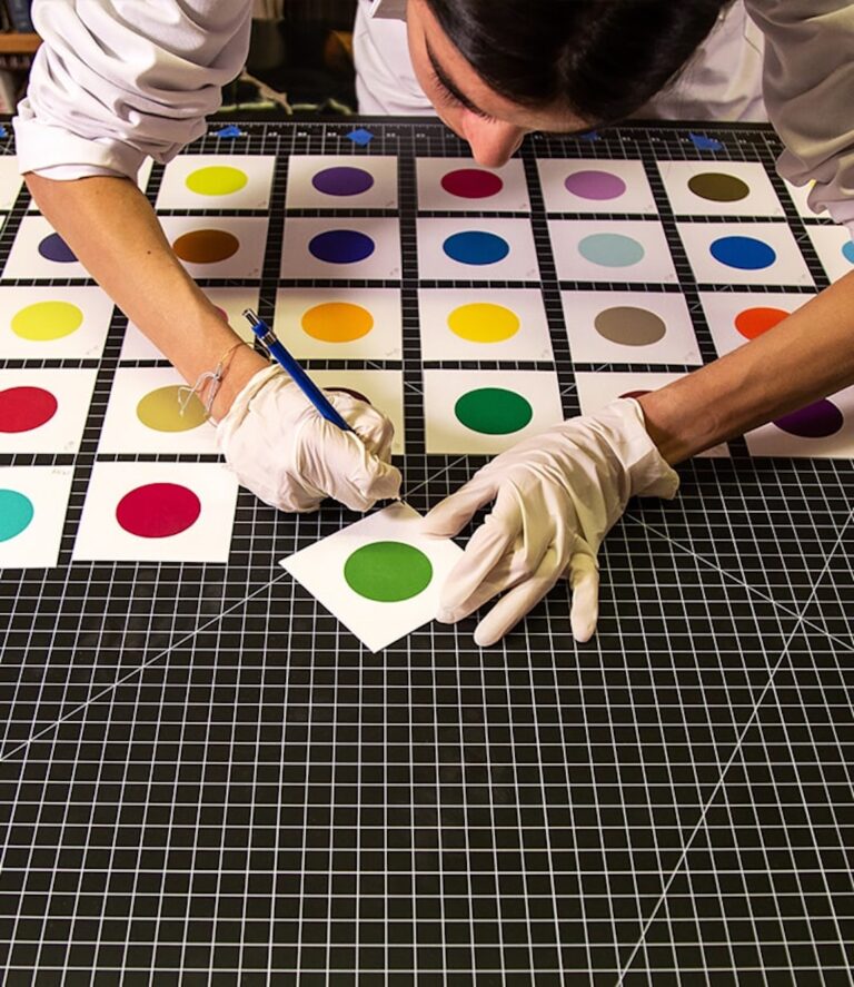 Il collettivo MSCHF al lavoro sull'opera di Damien Hirst. Courtesy MSCHF