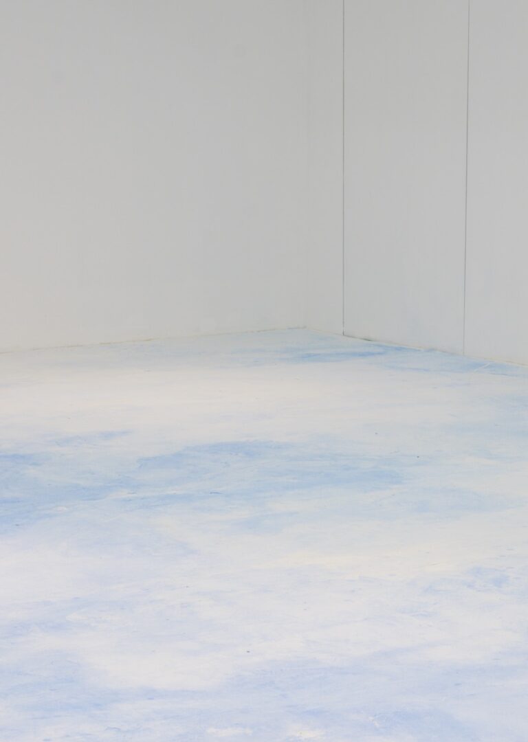 Ludovico Orombelli, Ribaltamento (Cielo), 2022, 48m2, fresco, Tagli, ArtNoble Gallery, Milano. Photo Emanuele Sosio