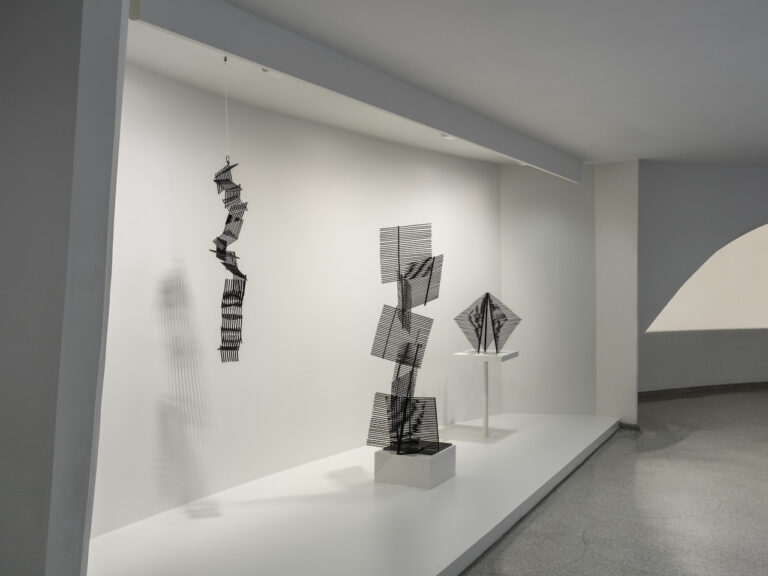 Gego, Measuring Infinity, installation view at Solomon R. Guggenheim Foundation, New York, 2023. Photo David Heald © Solomon R. Guggenheim Foundation, New York