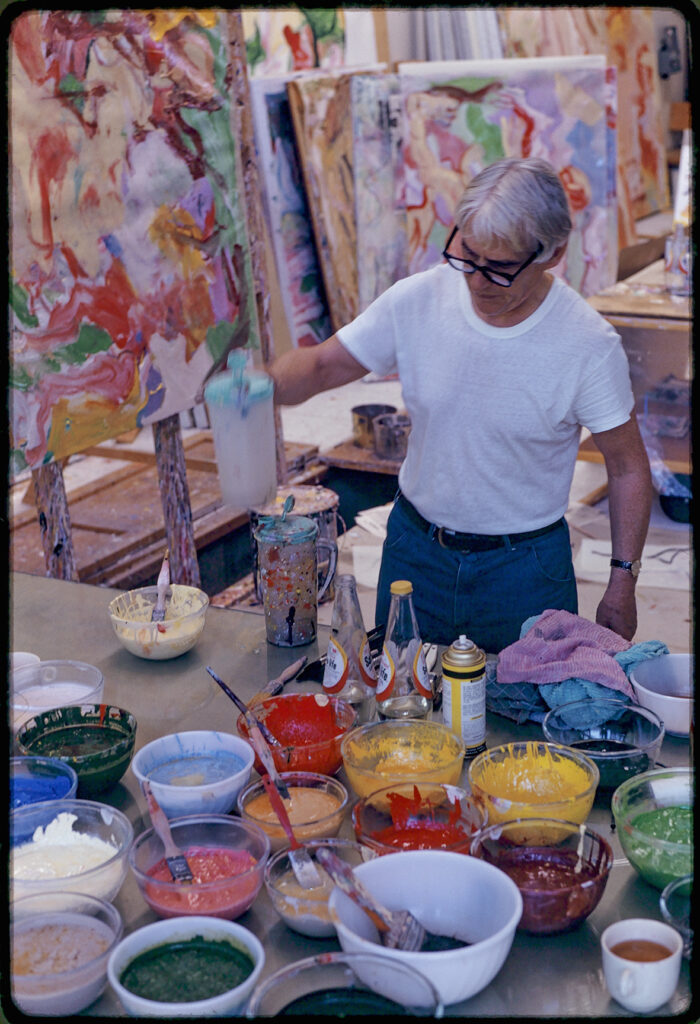 Willem de Kooning in his East Hampton Studio New York 1971. Photograph by Dan Budnik © 2024 The Estate of Dan Budnik. All Rights Reserved Grande mostra di Willem de Kooning a Venezia nel 2024 alle Gallerie dell’Accademia