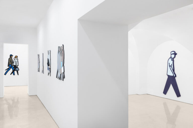 Julian Opie, Walking Figures, installation view at Galleria Valentina Bonomo, Roma, 2023. Photo © Christian Rizzo