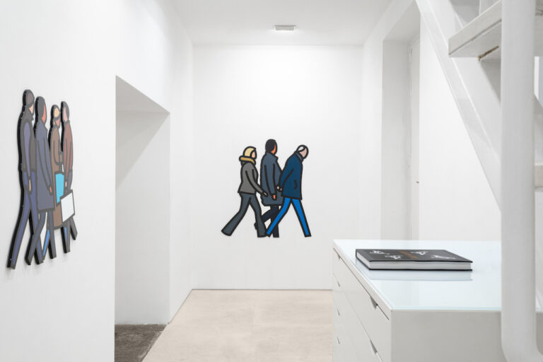 Julian Opie, Walking Figures, installation view at Galleria Valentina Bonomo, Roma, 2023. Photo © Christian Rizzo