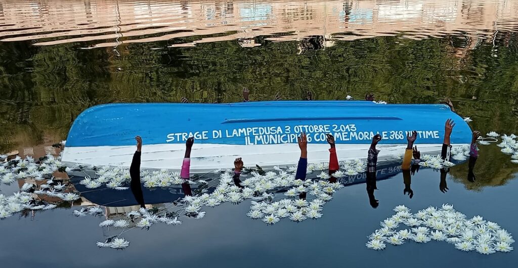 L’installazione in Darsena a Milano per la strage di Lampedusa. Arte pubblica o cattivo gusto?