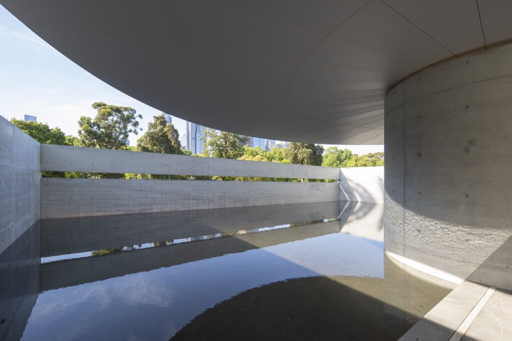 La prima volta di Tadao Ando in Australia. Inaugura a Melbourne l’MPavilion 10