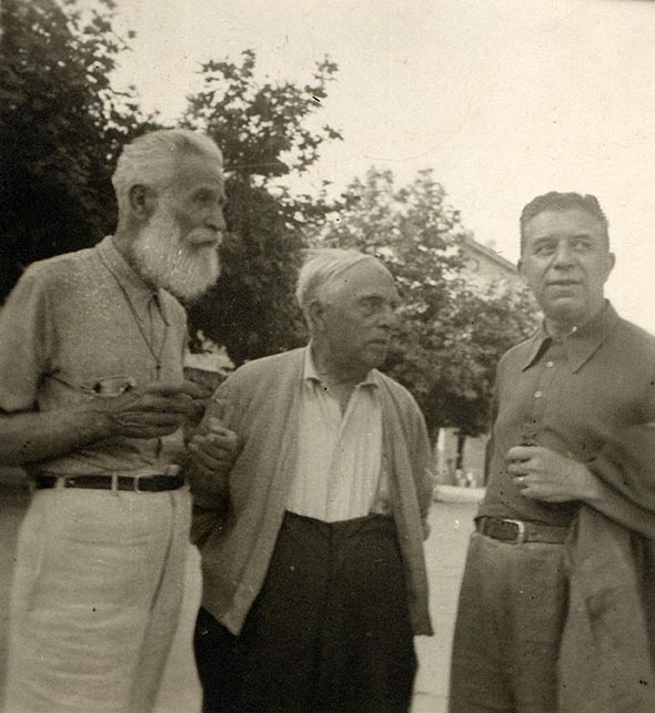 Carlo Carrà con Eugenio Montale ed Enrico Pea, 1946, © Archivio Carlo Carrà