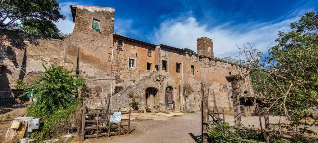 Rinasce il Casale della Vaccareccia al Parco della Caffarella di Roma. Tra formaggio e mostre