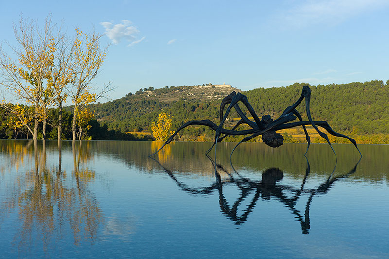 Chateau La Coste Louise Bourgeois Damien Hirst presenterà nel 2024 una grande mostra a Château La Coste in Francia