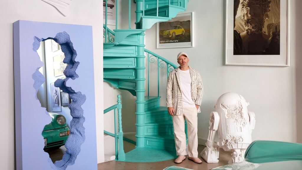 L’artista Daniel Arsham vive in un’ex caserma dei pompieri. Le foto della casa-galleria a New York