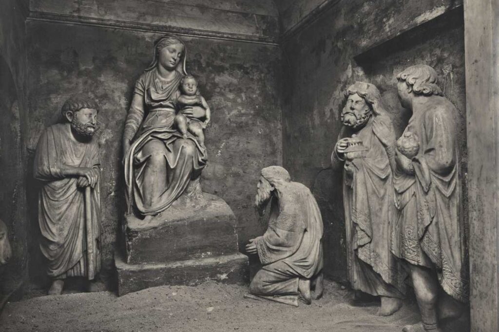 Il presepe di Arnolfo di Cambio nella nicchia della Cappella Sistina, prima del restauro. Fototeca Zeri, photo Anderson