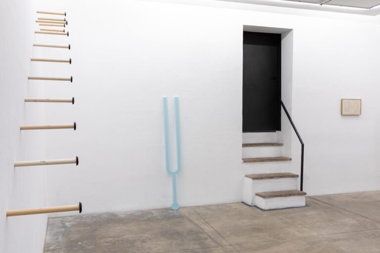 Jacopo Mazzonelli, A ROOM, installation view at Galleria Studio G7, Bologna, 2023. Courtesy of the artist e Galleria Studio G7, Bologna. Photo Francesco Rucci