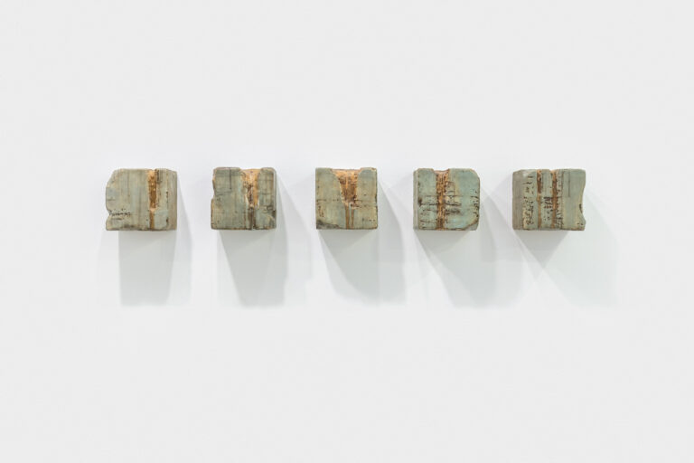 Silvia Infranco,Tellus, 2023, grano, orzo, pigmenti, ossidi, cera, 20x20x20 cm ciascuno