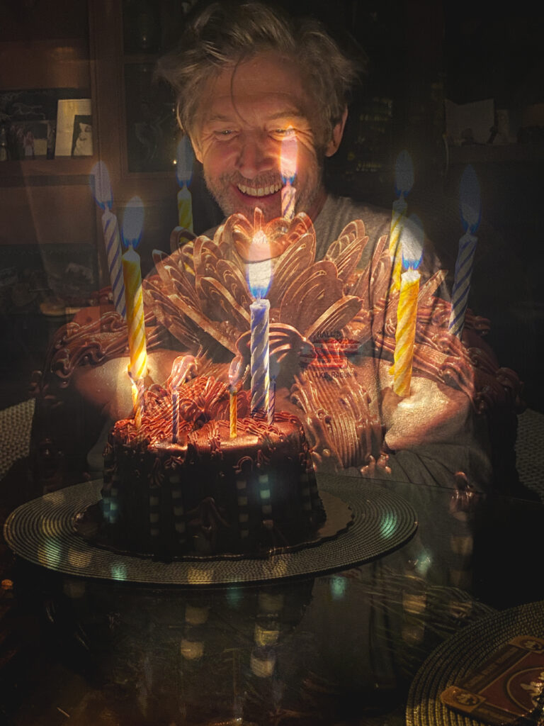 Roe Ethridge, Birthday Multiply, 2021, stampa a sublimazione, 70.2 x 61 cm Per gentile concessione dell'artista, Andrew Kreps Gallery e Gagosian © Roe Ethridge