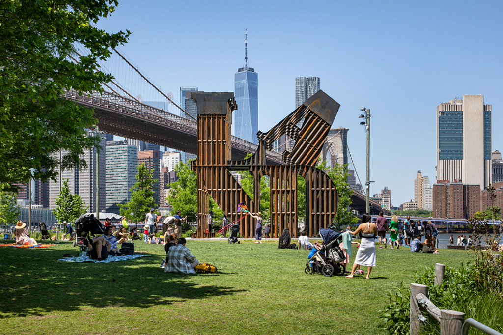 Nicholas Galanin L’influencer Piero Armenti si mette a fare il critico d’arte. E stronca una scultura a New York