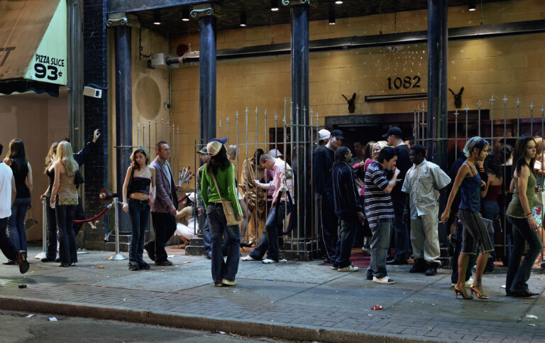 Jeff Wall, In front of a nightclub, 2006, lightbox, 226 x 360.8 cm. Courtesy of the artist