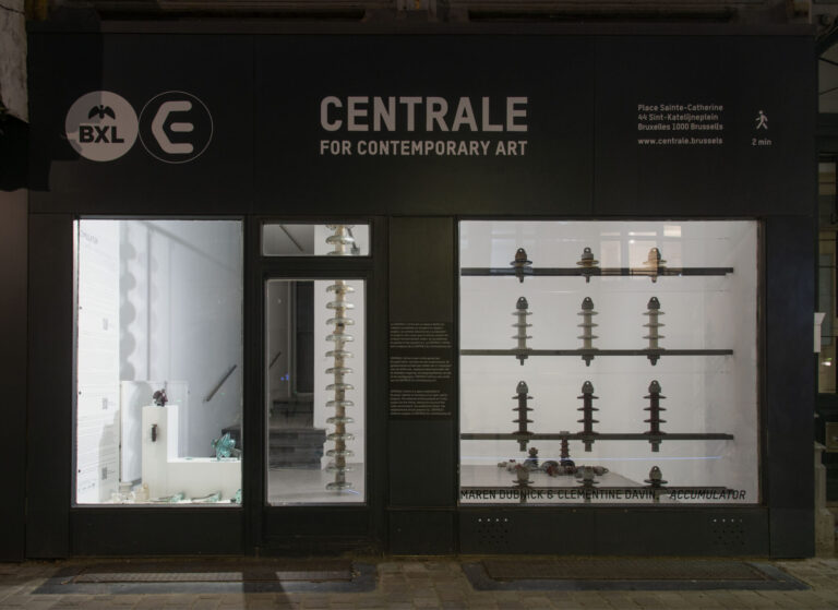 maren dubnick accumulator centrale vetrine bruxelles 2024 Le mostre da vedere durante la fiera Art Brussels 2024