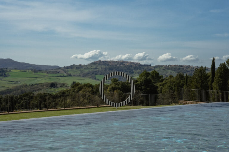 mitico cdc 2024 212 Arte contemporanea nei lussuosi hotel della catena Belmond. Intervista all’artista Daniel Buren