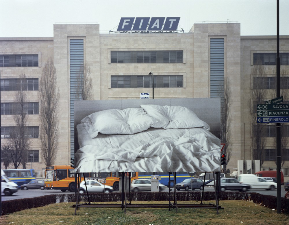 Felix Gonzalez-Torres, Untitled, 1991. 1 delle 6 affissioni, nell'ambito della mostra "Quotidiana: The Continuity of the Everyday in 20th Century Art", Castello di Rivoli, Torino, 5 febbraio – 21 maggio 2000. Ph: Paolo Pellion di Persano © Estate Felix Gonzalez-Torres, courtesy Felix Gonzalez-Torres Foundation