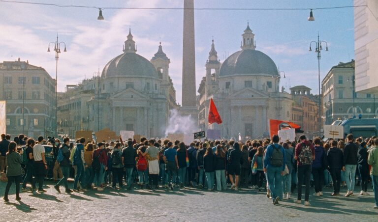 Futura (2021), di Alice Rohrwacher, Pietro Marcello, Francesco Munzi