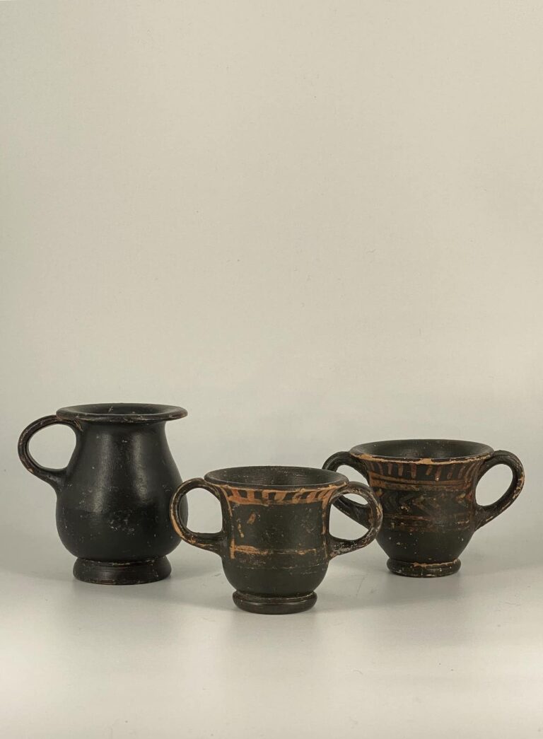 3 vasi miniaturistici, IV sec. A.C., ceramica apula a vernice nera, courtesy of Archeo Gallery