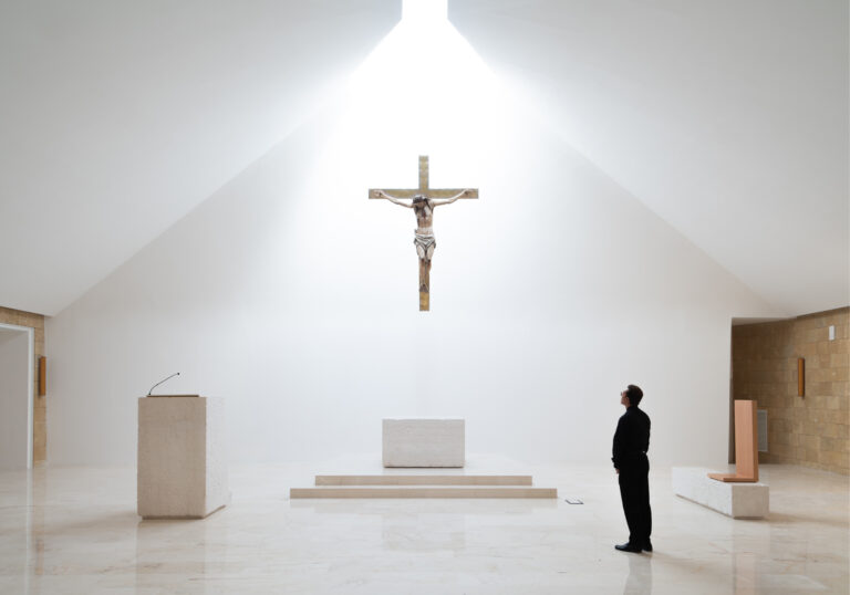 AM3 Architetti Associati, Nuova aula liturgica e recupero del complesso parrocchiale del Cuore Immacolato di Maria, Marco Alesi Cristina Cali Alberto Cusumano, 2020-2022, Villaggio Mosé (AG), photo Davide Curatola Soprana